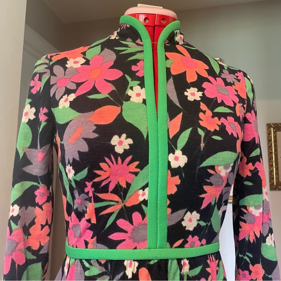 Vintage 60s/70s Keram NY Mod Floral Long-sleeve Mini Dress With Slit Neck - Picture 10 of 16